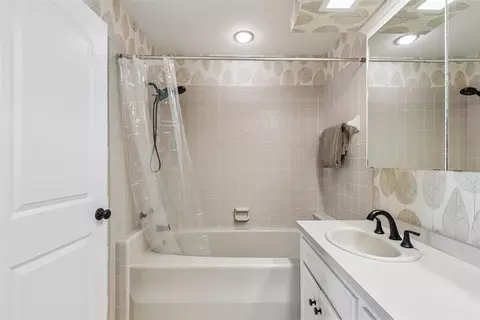 Bath - 4 Windbrook Sq, Norman, OK 73072 photo 4 of 4