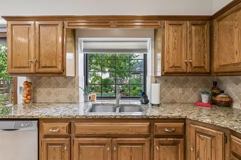 Kitchen - 4 Windbrook Sq, Norman, OK 73072 photo 5 of 5