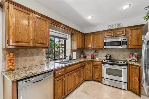 Kitchen - 4 Windbrook Sq, Norman, OK 73072 photo 3 of 5