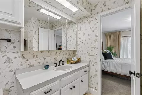Bath - 4 Windbrook Sq, Norman, OK 73072 photo 1 of 4