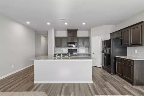9520 Timberland Ln, Yukon, OK 73099