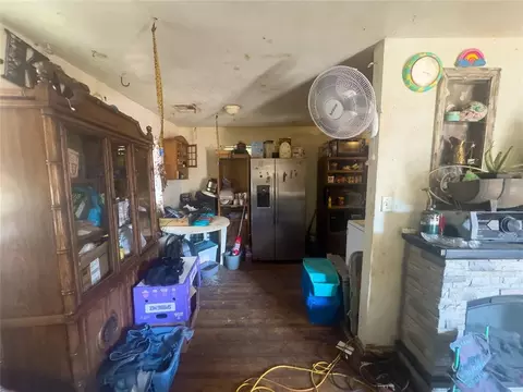 Entry Way - 929 N Patchin Ave, Shawnee, OK 74801 photo 1 of 2