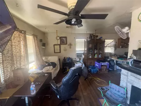 Living - 929 N Patchin Ave, Shawnee, OK 74801 photo 2 of 2