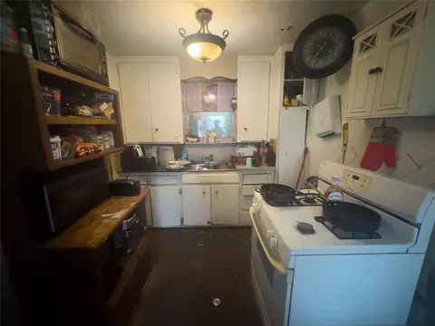 Kitchen - 929 N Patchin Ave, Shawnee, OK 74801 photo 1 of 1