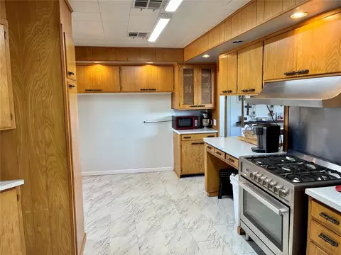 Kitchen - 305 E Main St, Hydro, OK 73048 photo 2 of 4