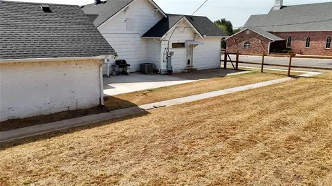 Exterior - 305 E Main St, Hydro, OK 73048 photo 3 of 4