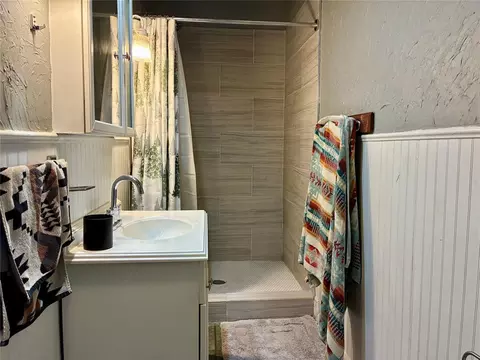 Bath - 305 E Main St, Hydro, OK 73048 photo 3 of 5