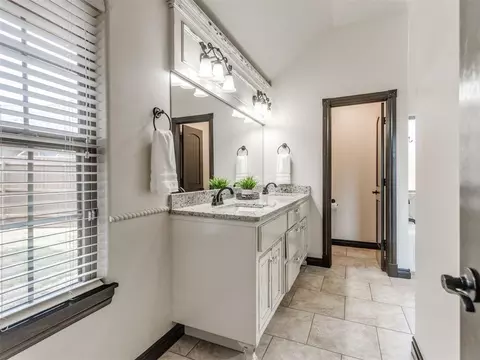 Bath - 2001 Cade Ct, Norman, OK 73071 photo 3 of 9
