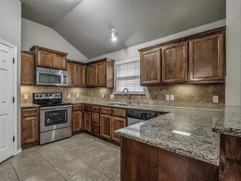 Kitchen - 604 SW 44th St, Moore, OK 73160 photo 1 of 3