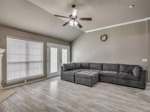 Living - 604 SW 44th St, Moore, OK 73160 photo 3 of 3
