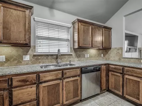 Kitchen - 604 SW 44th St, Moore, OK 73160 photo 3 of 3
