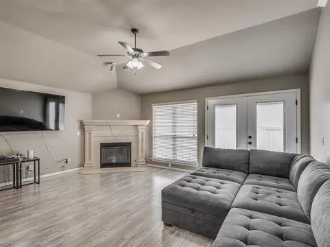 Living - 604 SW 44th St, Moore, OK 73160 photo 1 of 3