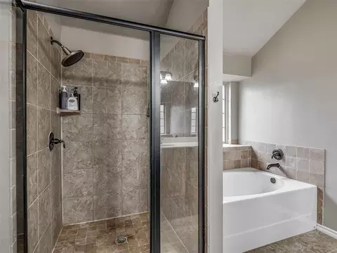 Bath - 604 SW 44th St, Moore, OK 73160 photo 1 of 4