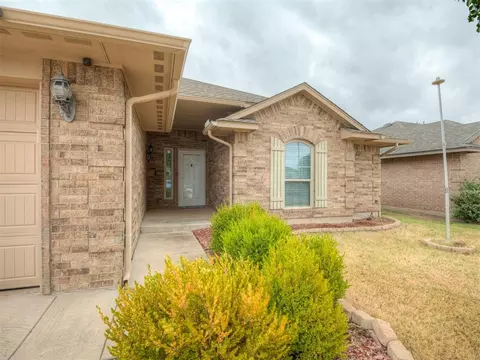 Exterior - 604 SW 44th St, Moore, OK 73160 photo 2 of 2