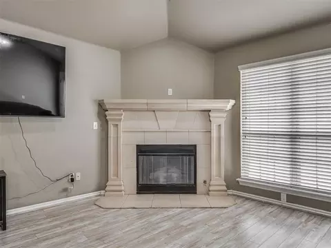 Living - 604 SW 44th St, Moore, OK 73160 photo 2 of 3