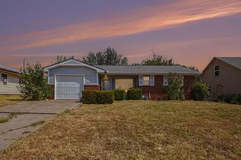1616 Melody Dr, Midwest City, OK 73130
