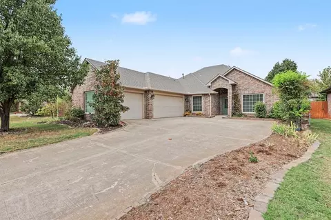 1717 Kamber St, Edmond, OK 73003
