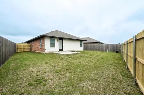 Exterior - 3717 Central Park Dr, Moore, OK 73160 photo 2 of 3