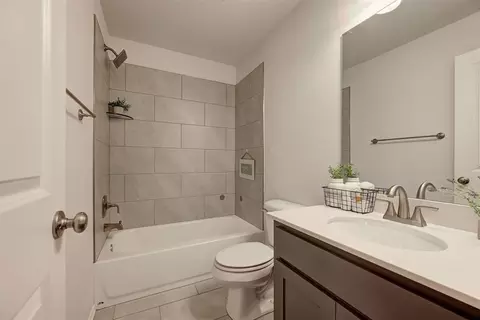 Bath - 3717 Central Park Dr, Moore, OK 73160 photo 4 of 4