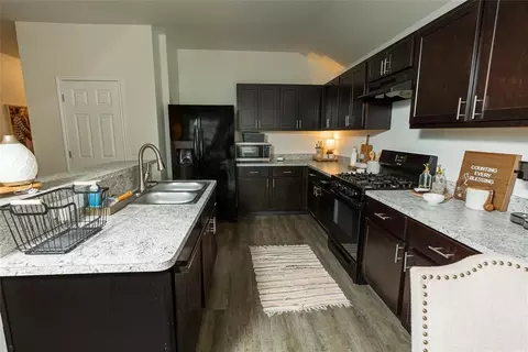 Kitchen - 609 Audrey Dr, Tuttle, OK 73089 photo 1 of 2