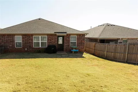Exterior - 609 Audrey Dr, Tuttle, OK 73089 photo 3 of 4