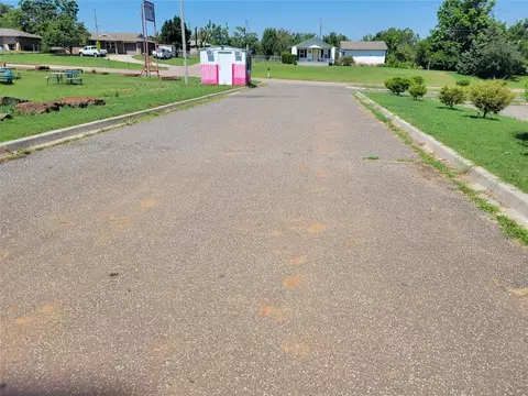 402 S 3rd St, Mcloud, OK 74851 photo 10
