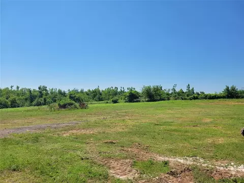 402 S 3rd St, Mcloud, OK 74851 photo 2
