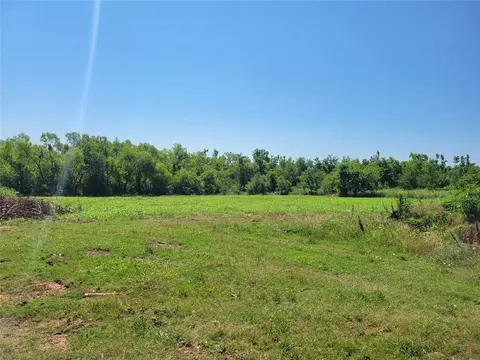 402 S 3rd St, Mcloud, OK 74851 photo 3