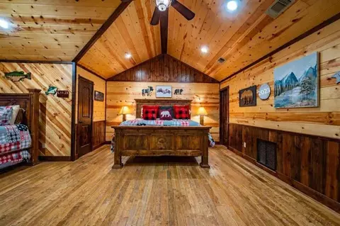 Bedroom - 44 Pine Bluff Rd, Broken Bow, OK 74728 photo 8 of 9