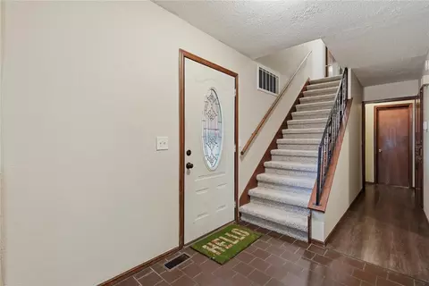 Entry Way - 1701 Camelot Dr, Norman, OK 73069 photo 1 of 1