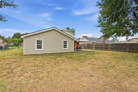 Exterior - 1701 Camelot Dr, Norman, OK 73069 photo 3 of 5