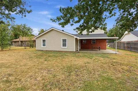 Exterior - 1701 Camelot Dr, Norman, OK 73069 photo 2 of 5