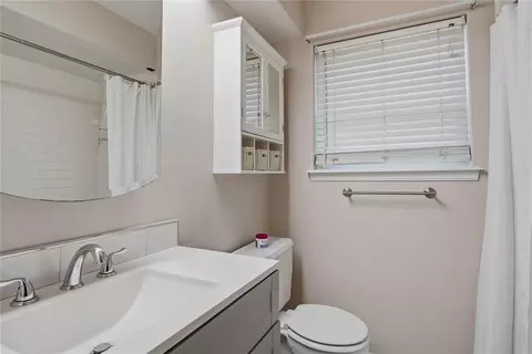 Bath - 1701 Camelot Dr, Norman, OK 73069 photo 1 of 4