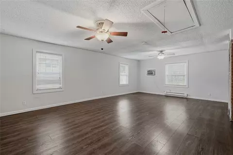 Living - 1701 Camelot Dr, Norman, OK 73069 photo 6 of 9