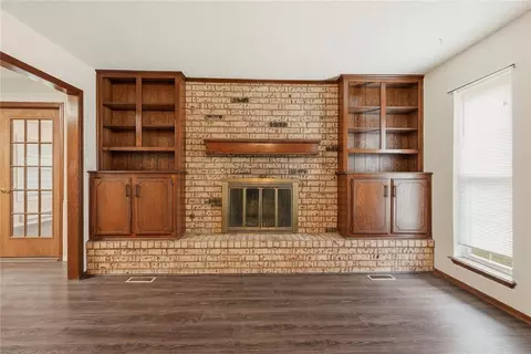 Living - 1701 Camelot Dr, Norman, OK 73069 photo 5 of 9