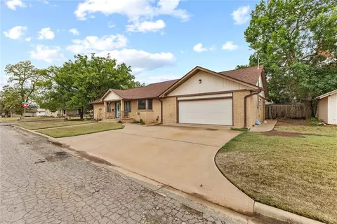 Exterior - 120 E Maple St, Fairview, OK 73737 photo 2 of 6