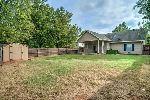 Exterior - 616 E Washington Ave, Guthrie, OK 73044 photo 5 of 8