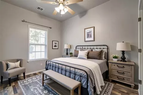 Bedroom - 616 E Washington Ave, Guthrie, OK 73044 photo 4 of 6