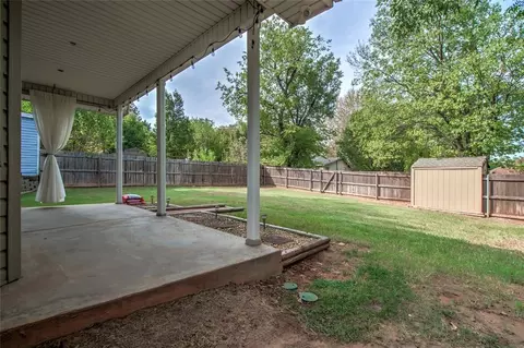 Exterior - 616 E Washington Ave, Guthrie, OK 73044 photo 8 of 8