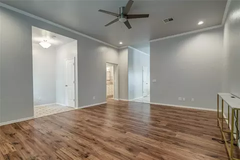 Living - 616 E Washington Ave, Guthrie, OK 73044 photo 1 of 2