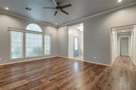 Living - 616 E Washington Ave, Guthrie, OK 73044 photo 2 of 2