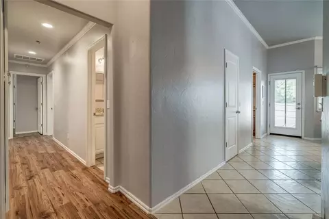 Entry Way - 616 E Washington Ave, Guthrie, OK 73044 photo 1 of 3