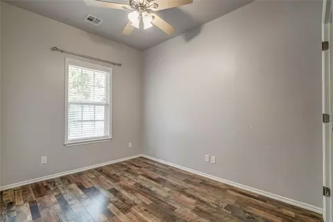 Bedroom - 616 E Washington Ave, Guthrie, OK 73044 photo 3 of 6