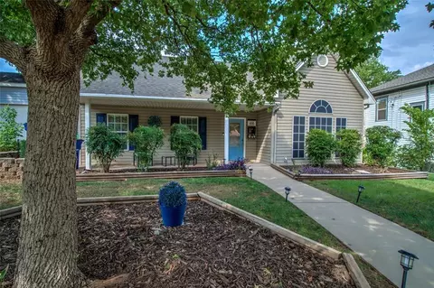 Exterior - 616 E Washington Ave, Guthrie, OK 73044 photo 3 of 8