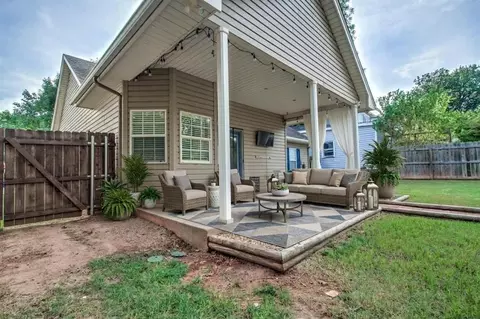 Exterior - 616 E Washington Ave, Guthrie, OK 73044 photo 6 of 8