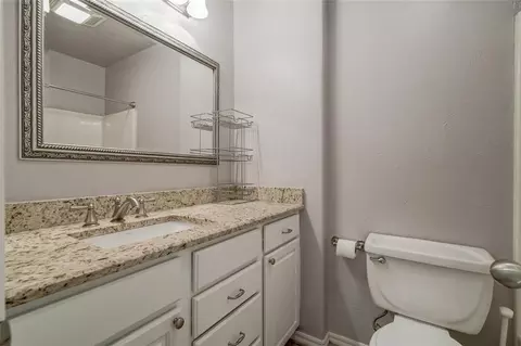 Bath - 616 E Washington Ave, Guthrie, OK 73044 photo 1 of 3