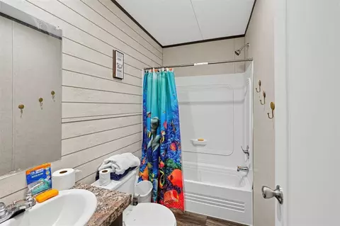 Bath - 320 E 10th St, Okemah, OK 74859 photo 2 of 6