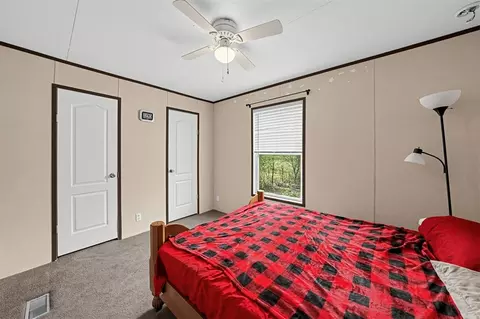 Bedroom - 320 E 10th St, Okemah, OK 74859 photo 4 of 7