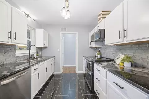 Kitchen - 6604 E 26th Ct, Tulsa, OK 74129 photo 2 of 4