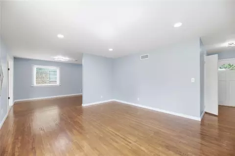 Living - 6604 E 26th Ct, Tulsa, OK 74129 photo 2 of 9